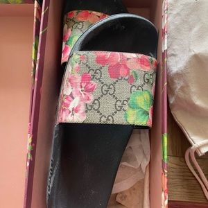 Gucci GG slides